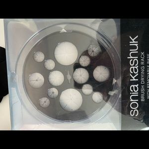 Makeup brush drying rack